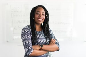 Photo Businesswoman receiving scholarship